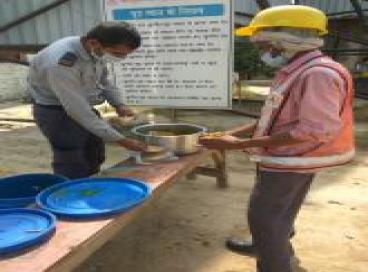 Food distribution at site L&T Sector-9 ,Dwarka on 03/05/2021.
